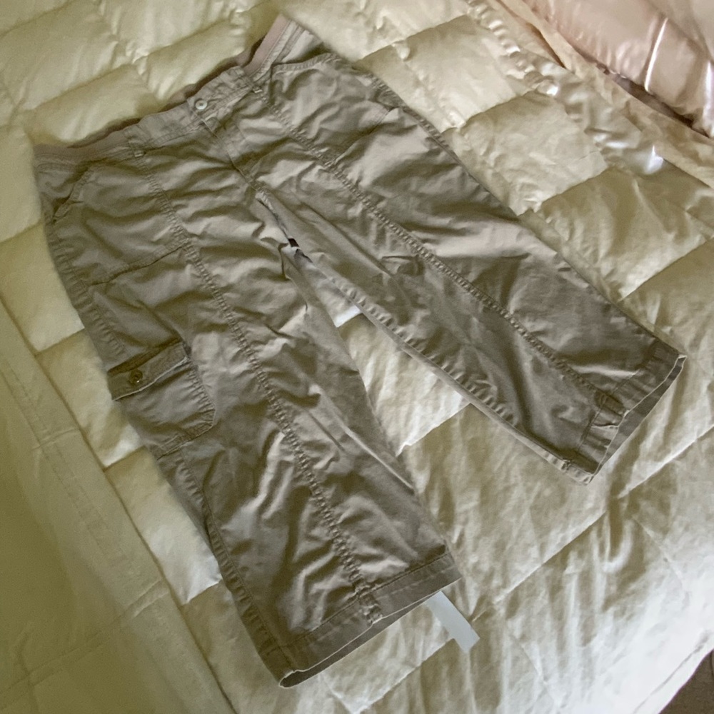 Women’s Croft & Barrow Tan Cargo Capris Cotton And Spandex Pockets Size 12